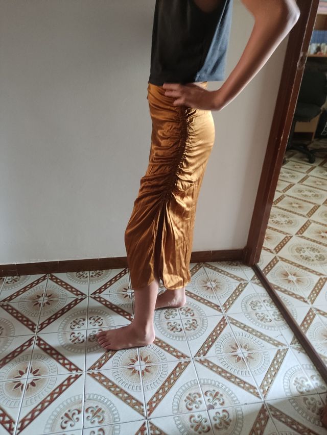 Falda Stradivarius XS color mostaza