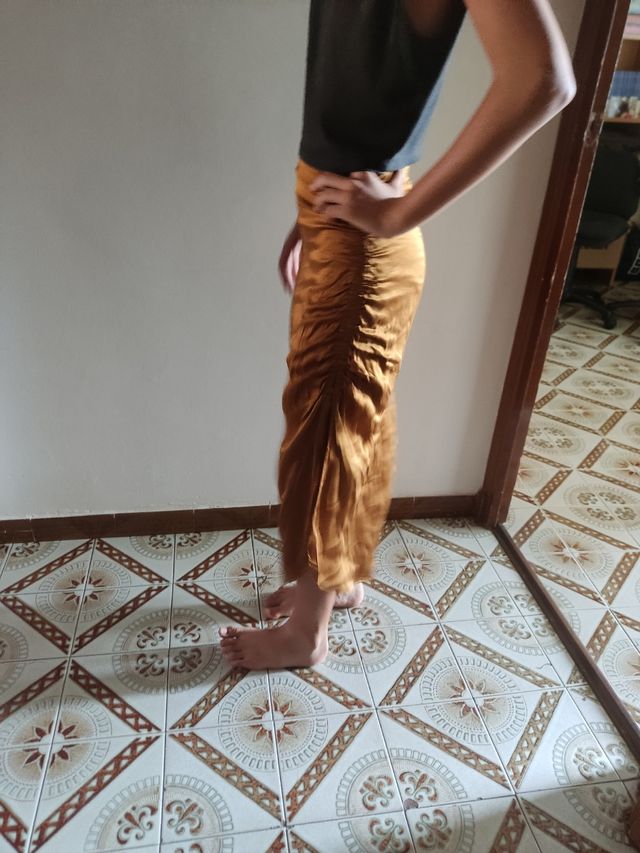 Falda Stradivarius XS color mostaza