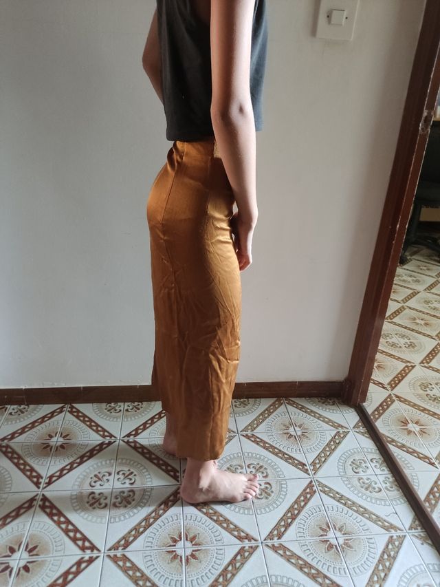 Falda Stradivarius XS color mostaza