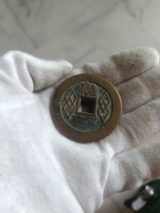Antigua y Gran moneda china del emperador Qianlong