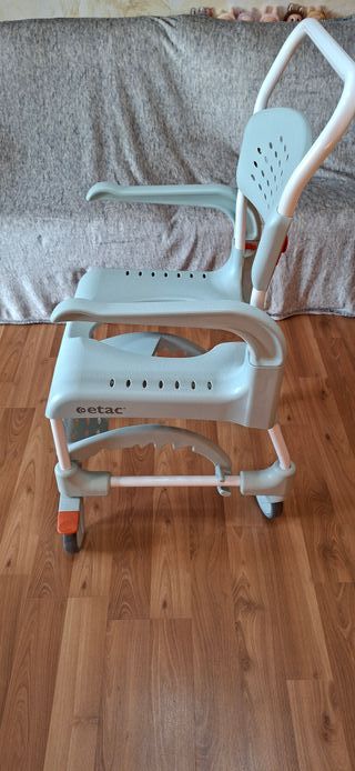 Silla de ducha con ruedas