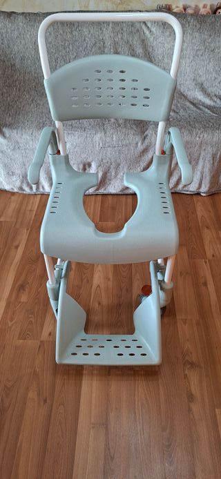 Silla de ducha con ruedas