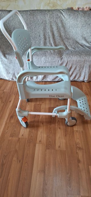 Silla de ducha con ruedas