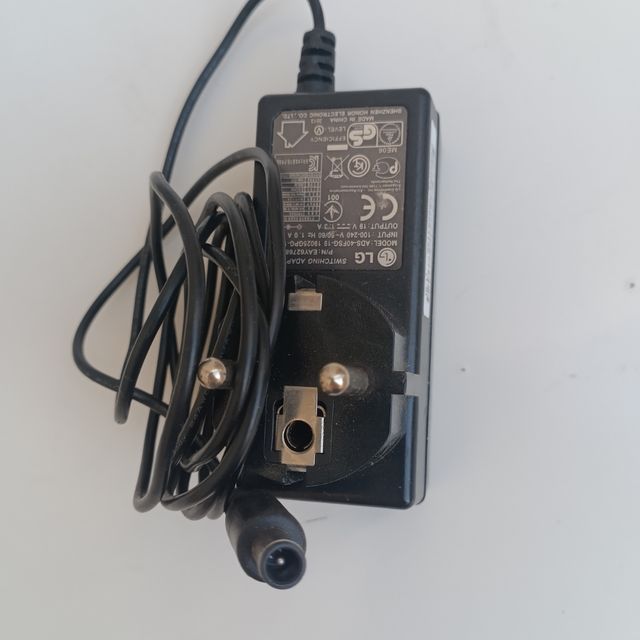 Adaptador LG - 19V 1.5A