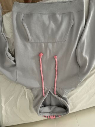 Sudadera gris Syna World