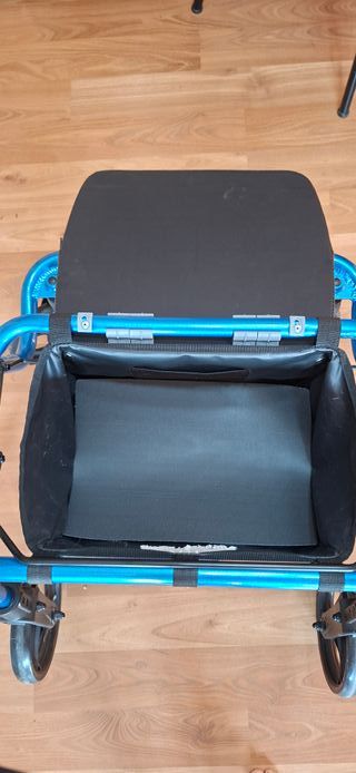 Andador con asiento KMINA