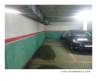 Garaje en venta en Vallparadís en Terrassa