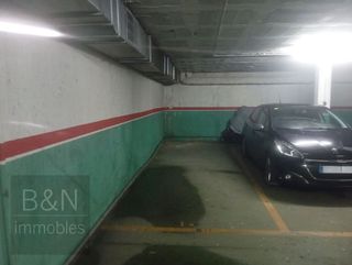 Garaje en venta en Vallparadís en Terrassa