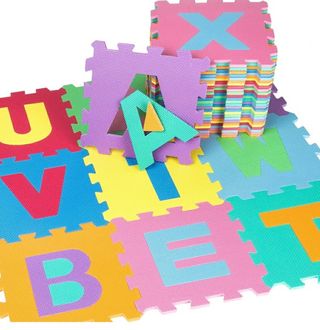 Alfombra, tapete de puzzle ABC 0-9. Son 40 piezas.
