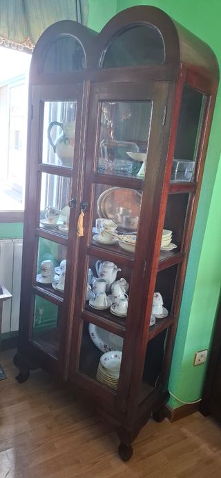 Vitrina antigua de madera