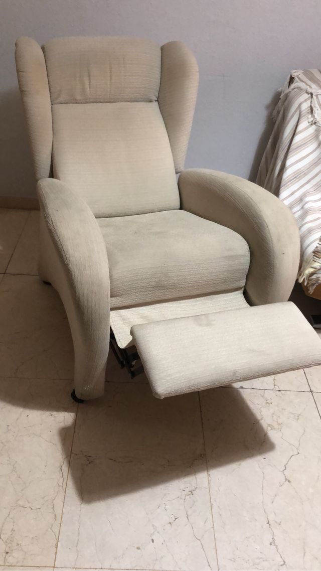 Sillón reclinable beige