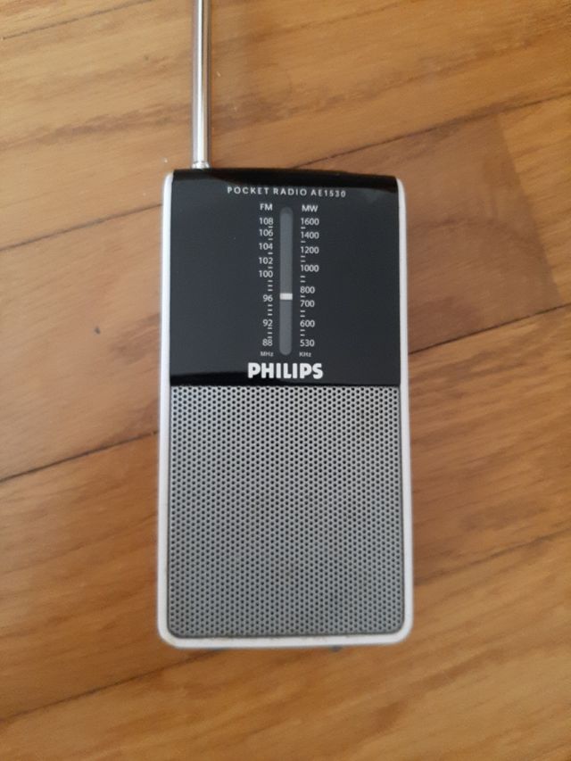 Radio Philips AE1530 portatile compatta.