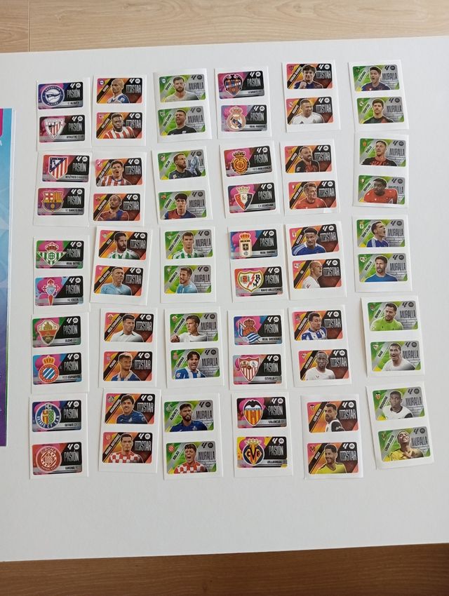 Colección completa chicles liga 25 26 
