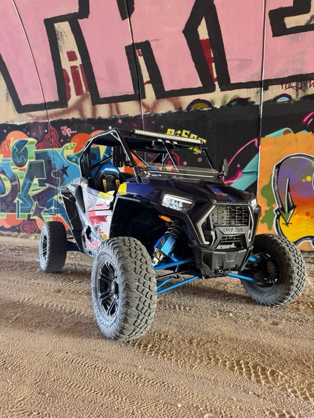 Buggy Polaris RZR 1000 RedBull de ultimos del 2023
