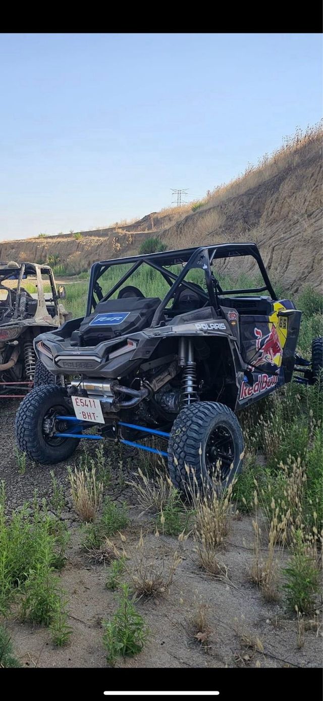 Buggy Polaris RZR 1000 RedBull de ultimos del 2023