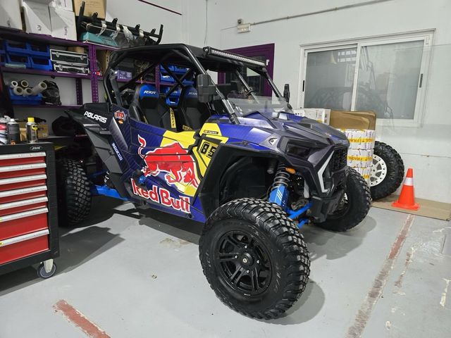 Buggy Polaris RZR 1000 RedBull de ultimos del 2023