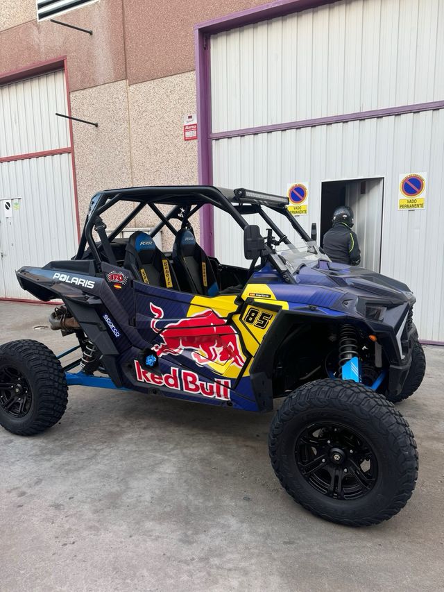 Buggy Polaris RZR 1000 RedBull de ultimos del 2023