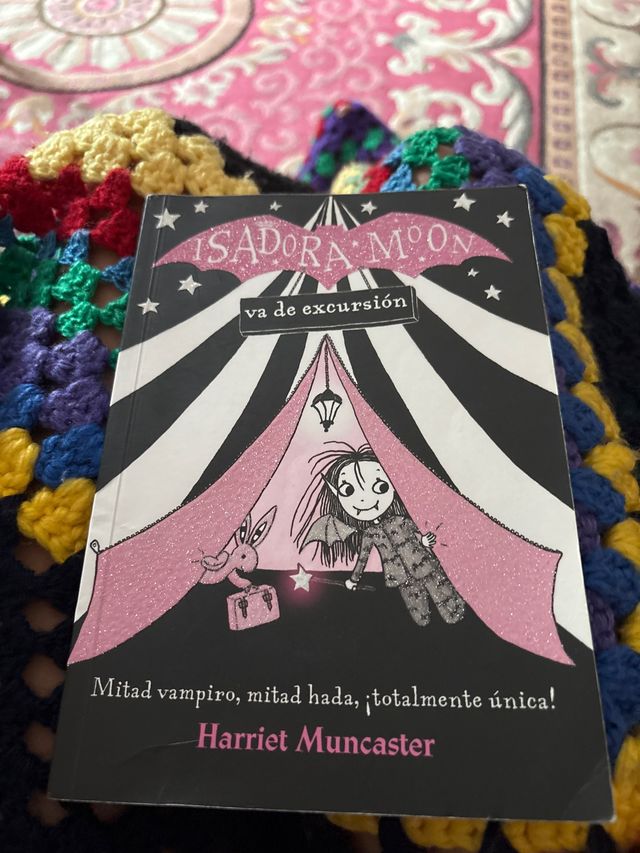 Isadora Moon va de excursion / Isadora Moon Goe...