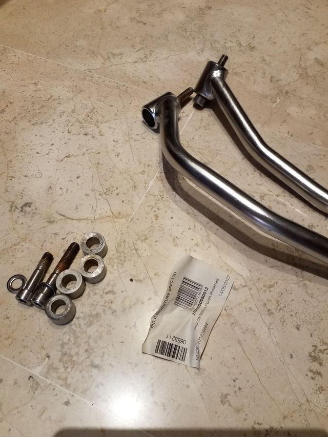 Asas pasajero Yamaha Tenere 700 marca Touratech.