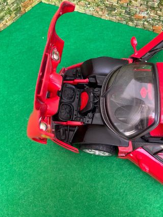 Ferrari F50 – Escala 1:18 – Maisto