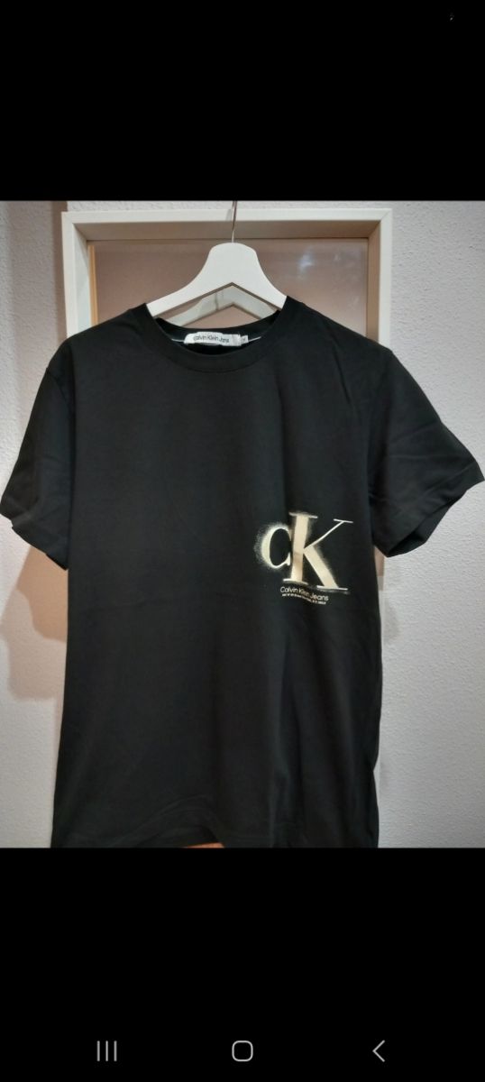 Camiseta Calvin Klein negra