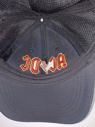 Gorra AC/DC negra y roja