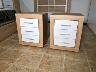 Oferta! 2 mesitas de noche nuevas