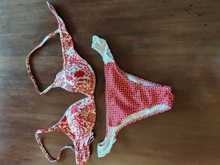 3 Bikini: Cavalli, Moschino, Calzedonia