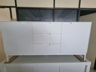 2 Aparadores blancos de madera