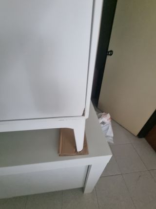 2 Aparadores blancos de madera