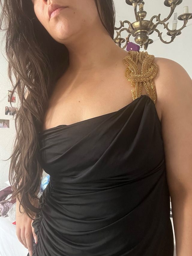 Vestido negro pedrería dorado