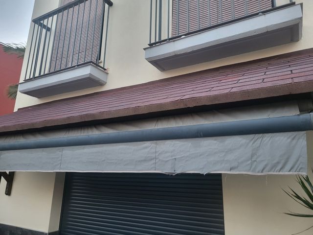 PÉRGOLA CON TOLDO MOTORIZADO
