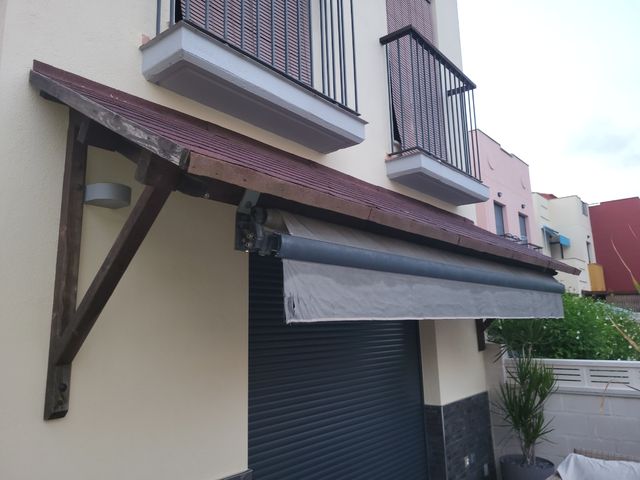PÉRGOLA CON TOLDO MOTORIZADO
