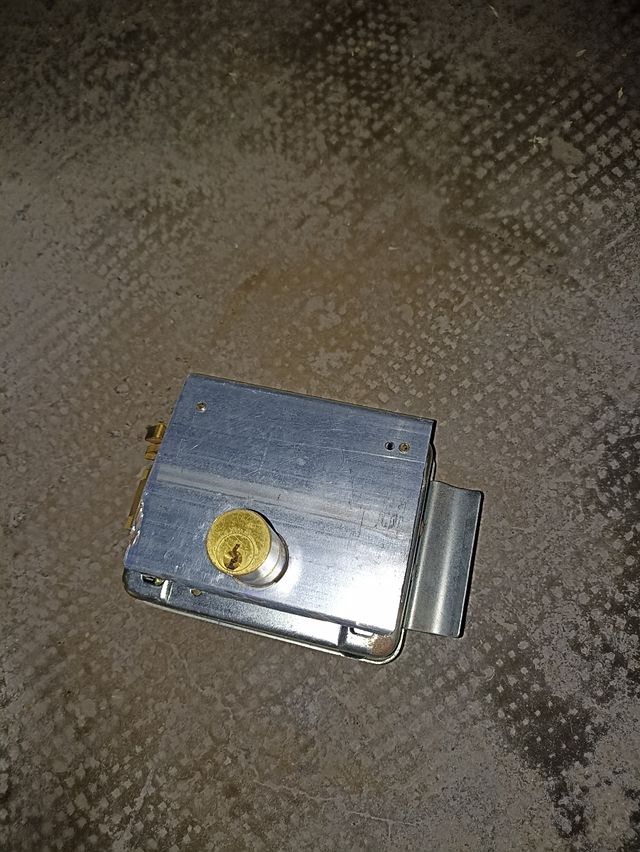 Serratura elettrica cancello Completa di 5 chiavi