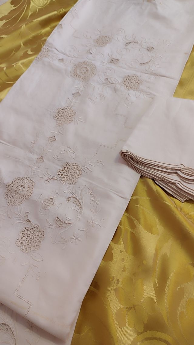 Tovaglia antica in lino beige