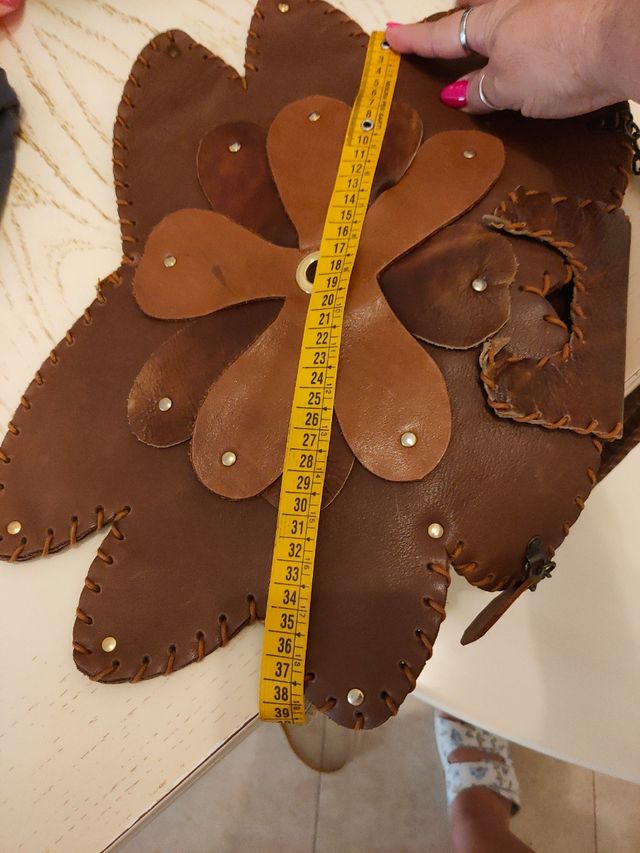 Borsa a fiore in cuoio