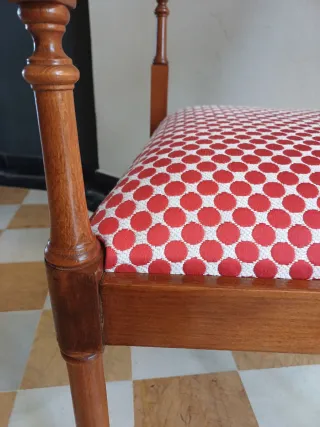 Dos sillas sillones antiguos de nogal retapizados
