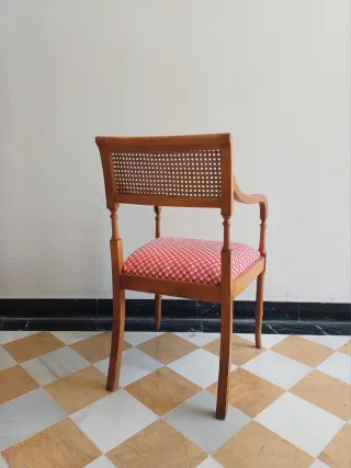 Dos sillas sillones antiguos de nogal retapizados