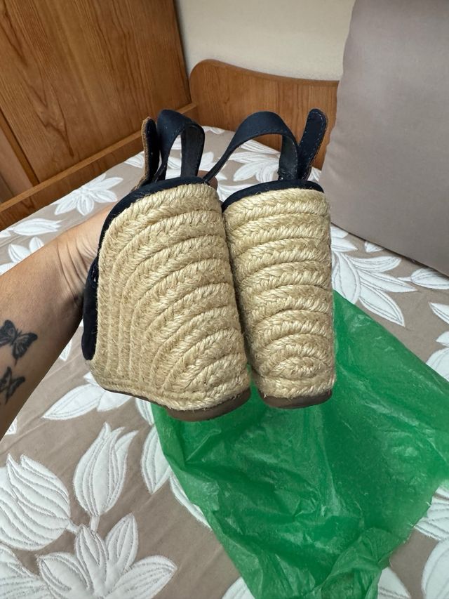 Cuñas Tommy Hilfiger negras nº35