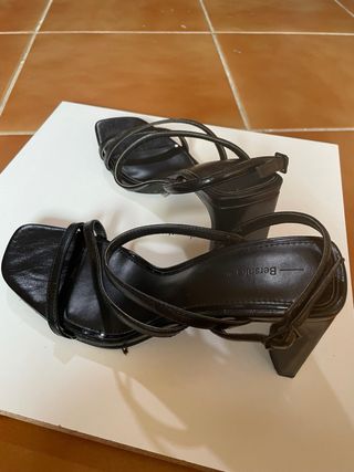 Sandalias de tacón negras