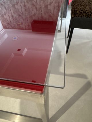 Mesa cristal extraíble roja