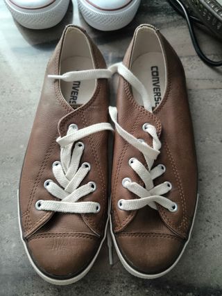 Varias converse.