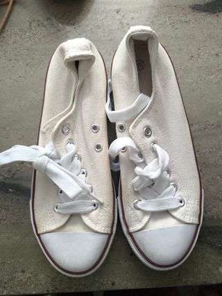 Varias converse.
