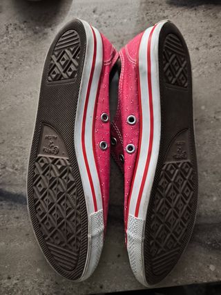 Varias converse.