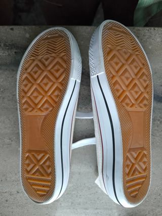 Varias converse.