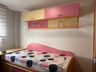 Muebles habitación infantil rosa y amarillo palo