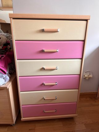 Muebles habitación infantil rosa y amarillo palo