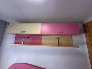 Muebles habitación infantil rosa y amarillo palo