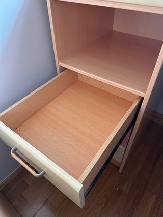 Muebles habitación infantil rosa y amarillo palo