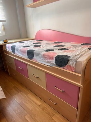 Muebles habitación infantil rosa y amarillo palo